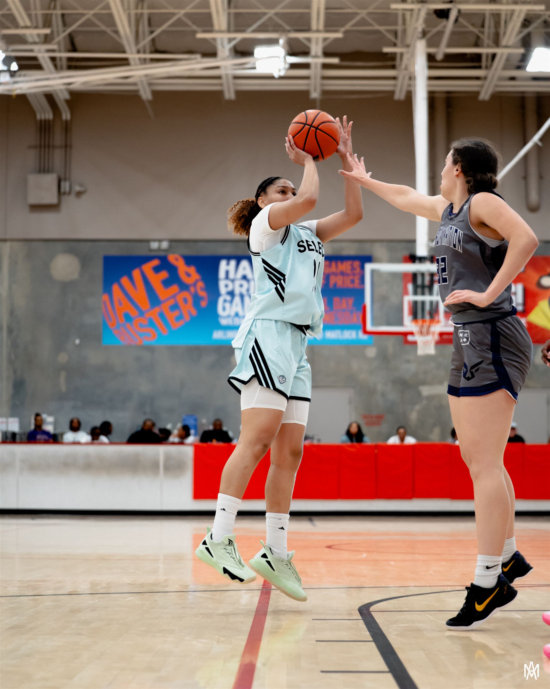 Amayah Garcia defending on the perimeter